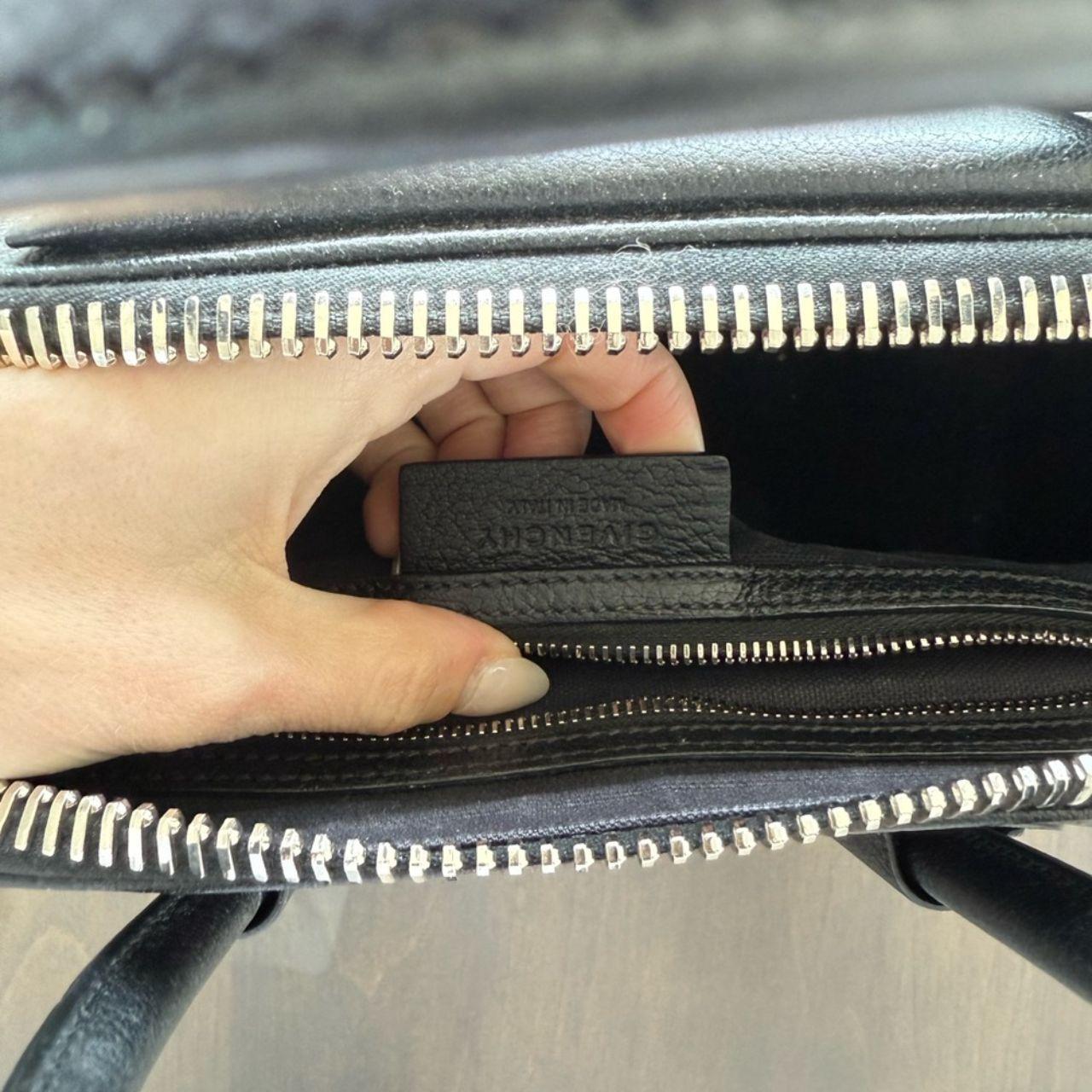 Givenchy black antigona medium bagWear and light...