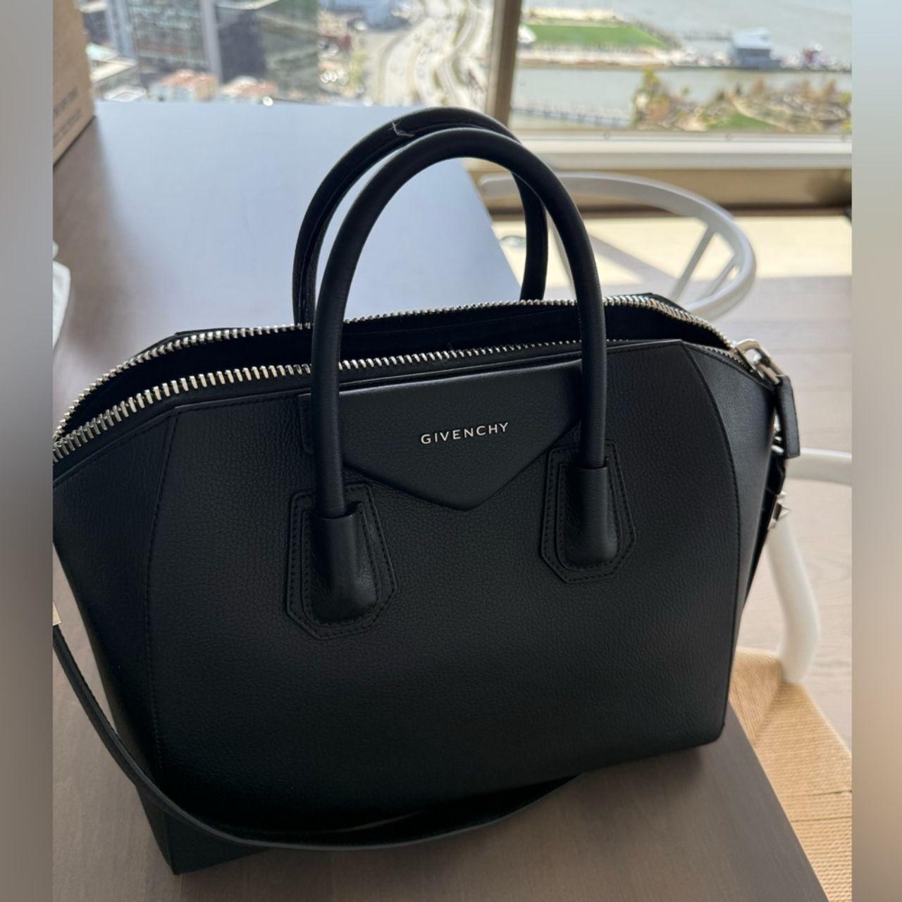 Givenchy black antigona medium bagWear and light...