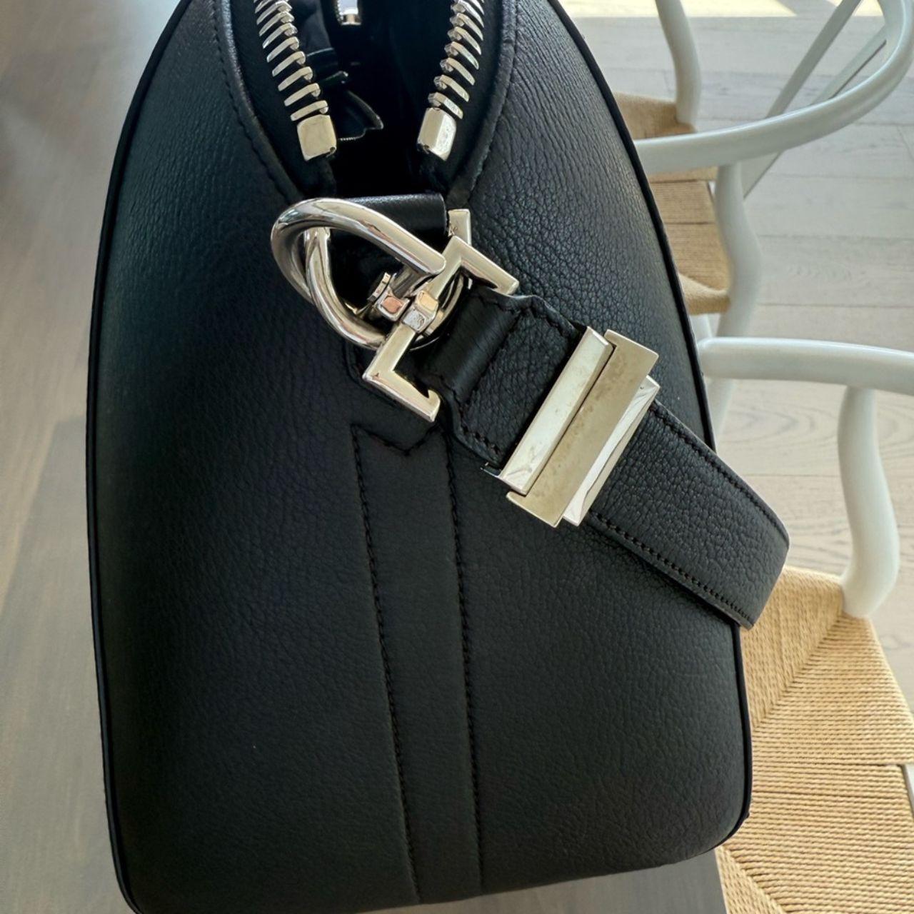 Givenchy black antigona medium bagWear and light...
