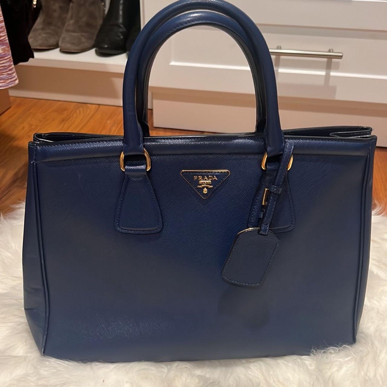 Prada bag100% authentic Prada Saffiano bag in...