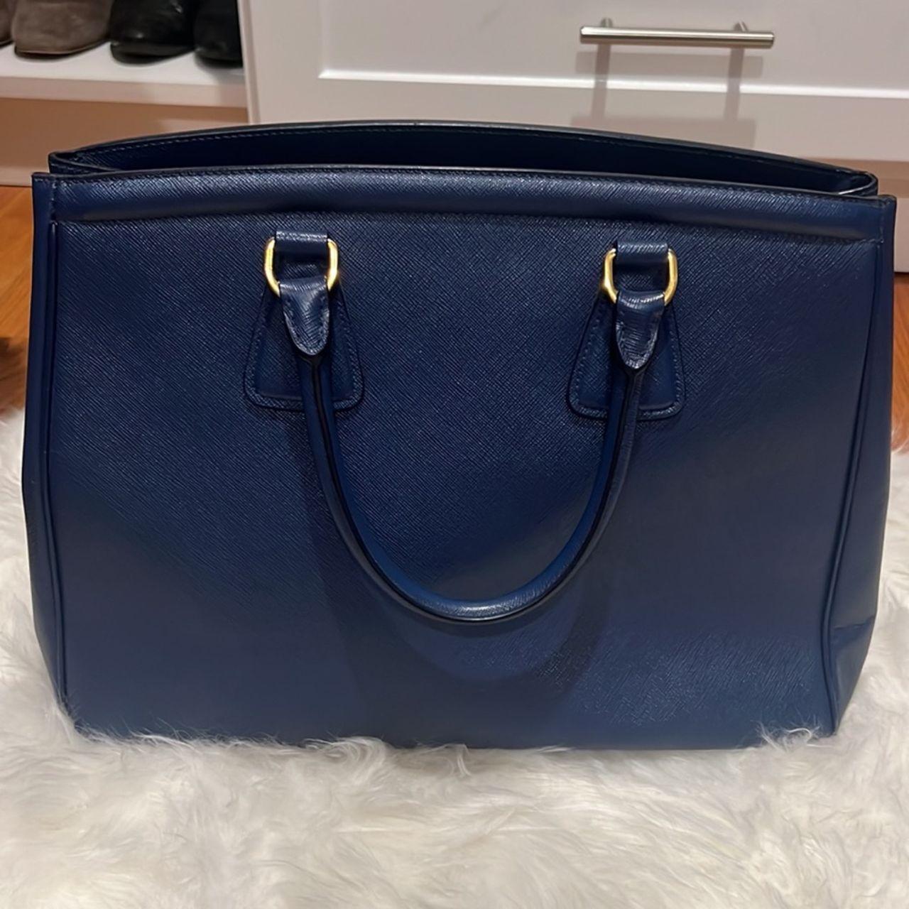 Prada bag100% authentic Prada Saffiano bag in...