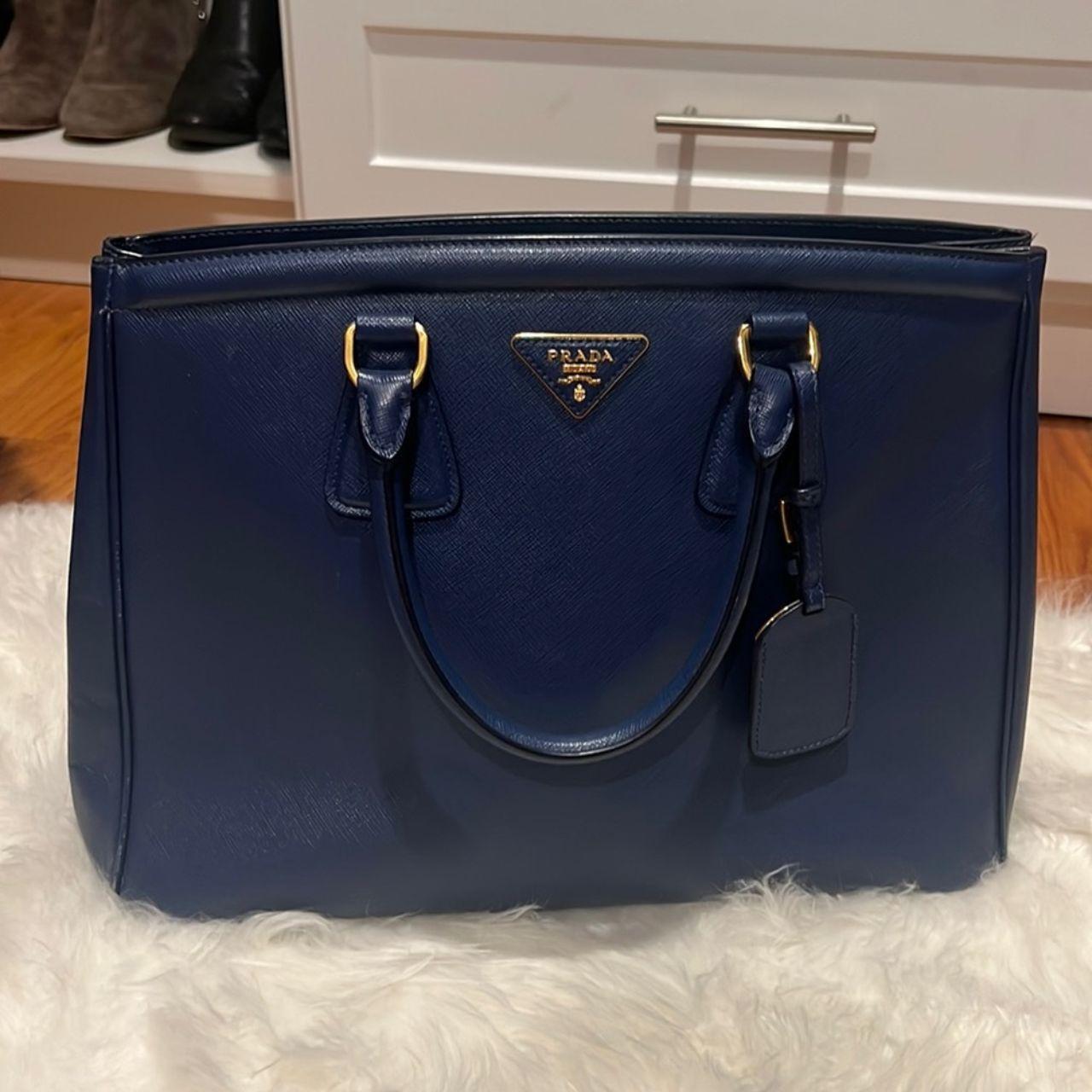 Prada bag100% authentic Prada Saffiano bag in...
